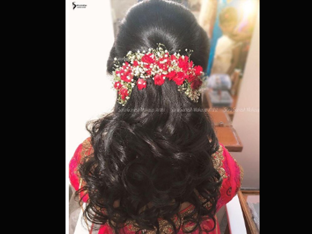 Saree matching hair flowers