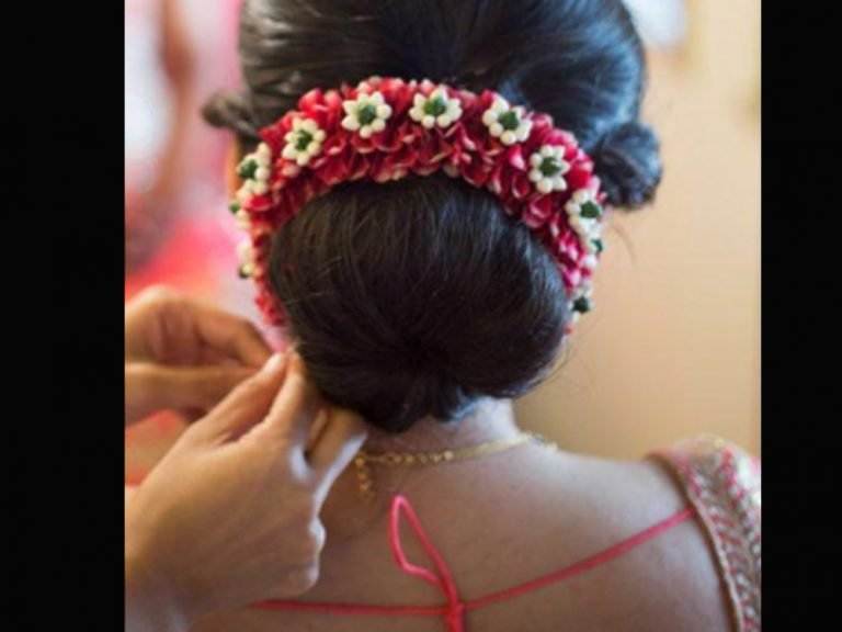 Pin by ASHA LATHA on FLORAL VENIS  Bridal hair flowers Fresh flower  jewelry Floral arrangements wedding