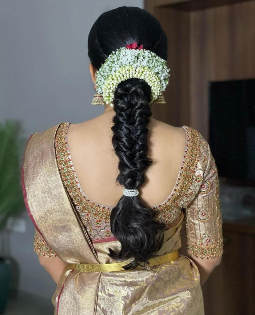 venis/gajra - hair flowers: Gajra Hairstyles