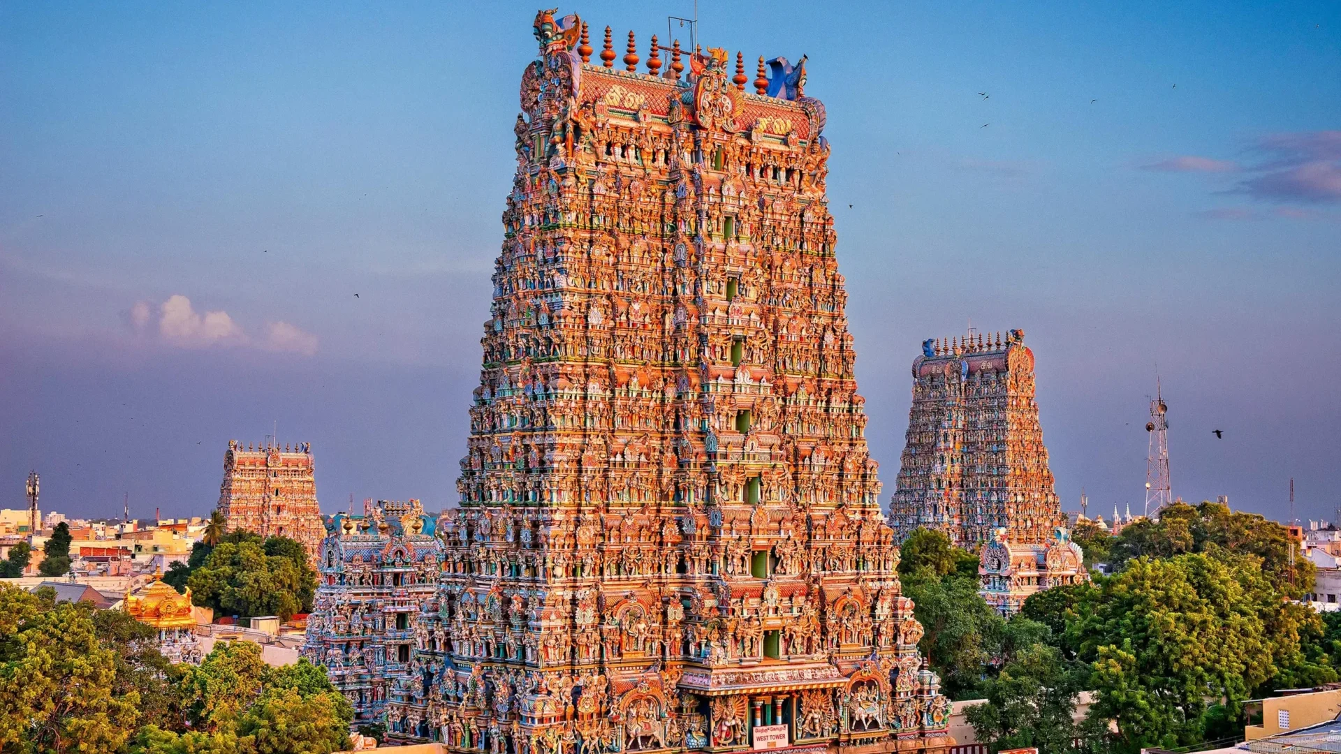 Temples in South India for a Destination Wedding - Meenakshi Temple, Madurai, Tamil Nadu